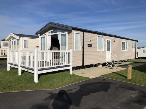 Luxury berth caravan hire - caravan,